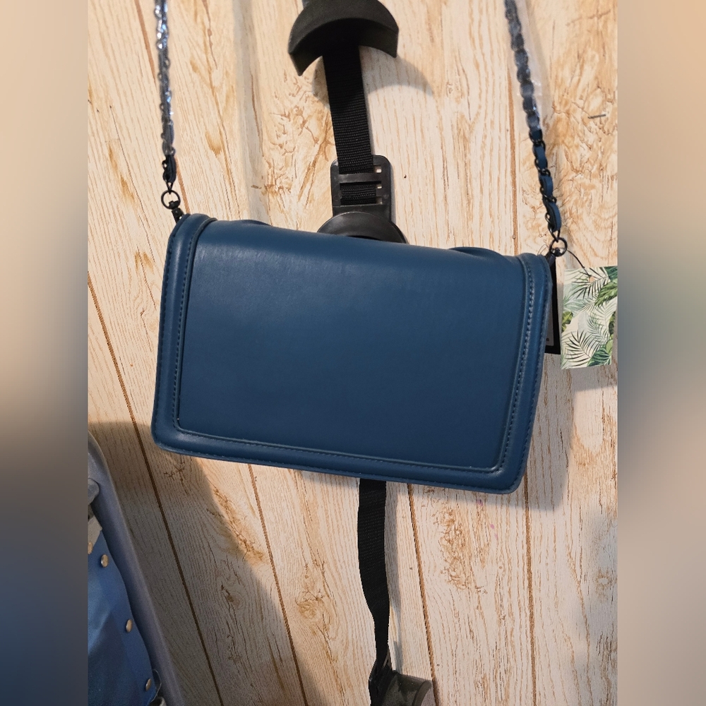 Crossbody Bagley Mischka Vegan Leather  Bag - Picture 2 of 6